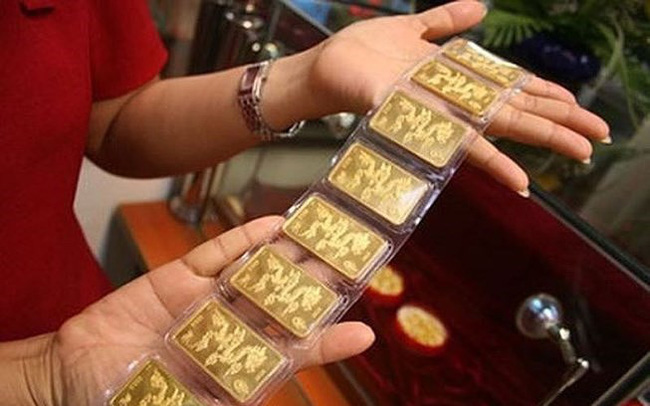 Giá vàng trong nước quay đầu giảm khoảng 700.000 đồng/lượng