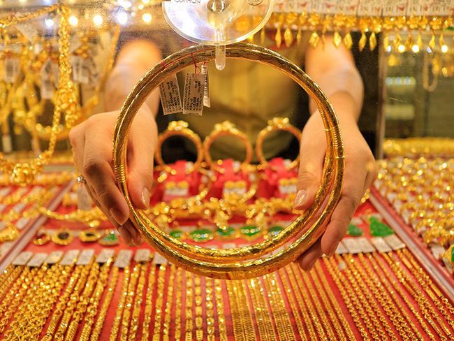 Giá vàng trong nước và thế giới tăng - giảm trái chiều