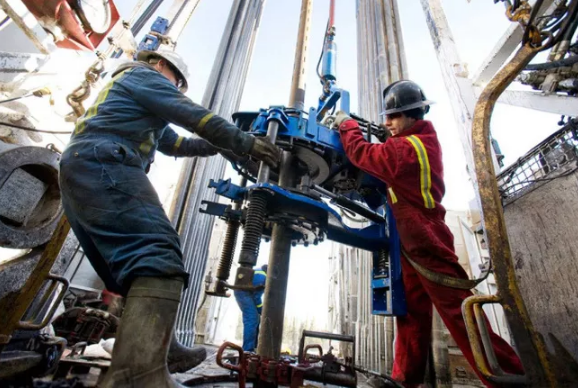 Giá xăng dầu hôm nay 16/11: Tăng nhẹ do triển vọng phục hồi kinh tế