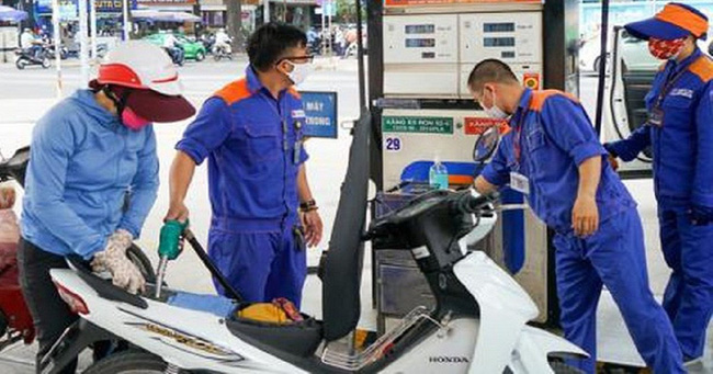 Giá xăng dầu hôm nay 8/11: Giá dầu thô tăng lên đáng kể