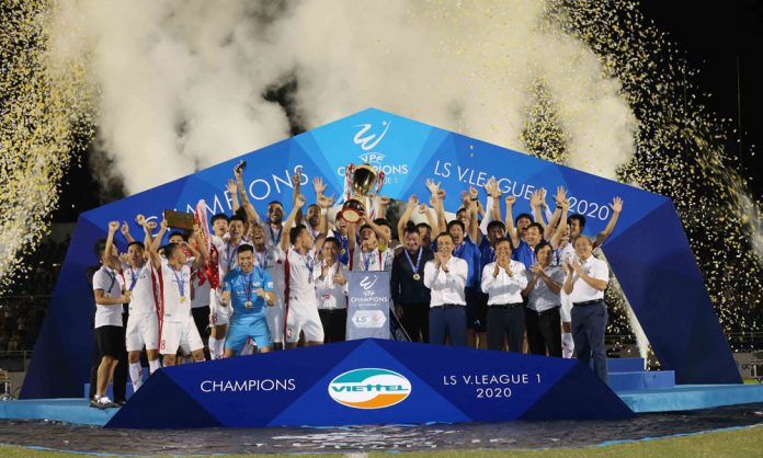 Hà Nội FC vuột ngôi vương V-League 2020, cổ động viên khóc nức nở