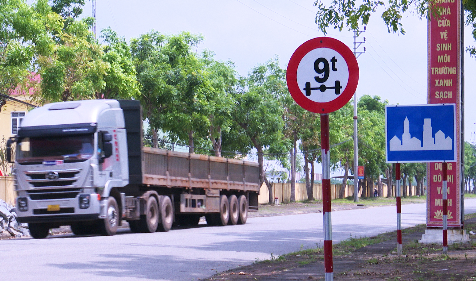 Công an Đức Thọ: Kiểm tra trên 1.000 lượt phương tiên cơ giới trên tuyến đường Nguyễn Thị Minh Khai