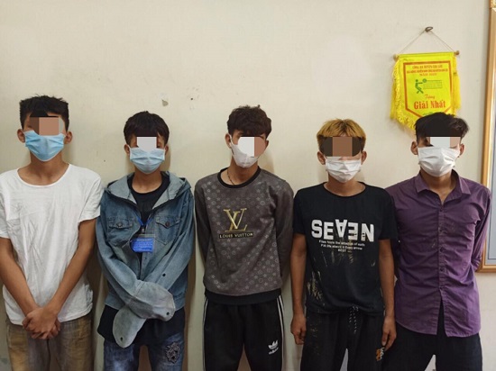 Bắt 5 thanh thiếu niên tổ chức 'đập đá' giữa mùa dịch tại Hà Tĩnh