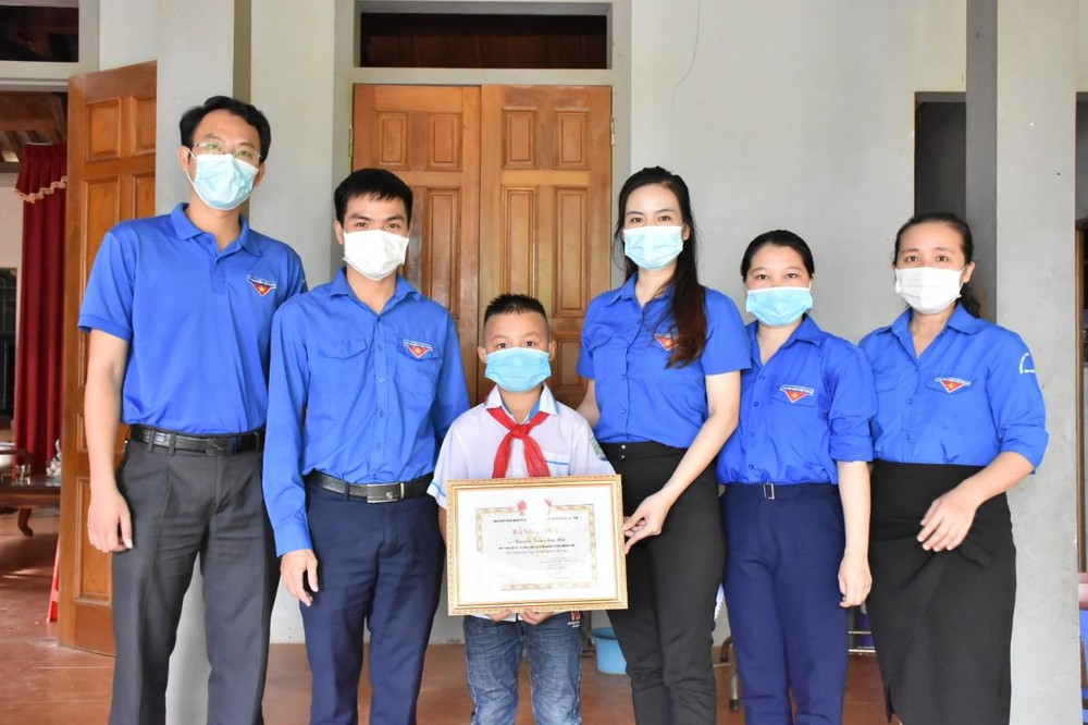 Hà Tĩnh: Một học sinh lớp 4 dũng cảm cứu bé 20 tháng tuổi thoát khỏi đuối nước