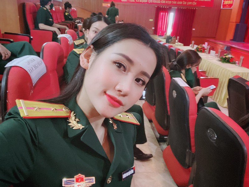 Nữ Trung úy ở Hà Tĩnh khiến bao chàng đắm say