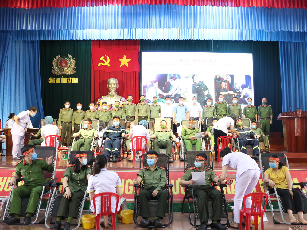 230 cán bộ, chiến sĩ Công an Hà Tĩnh tham gia hiến máu tình nguyện