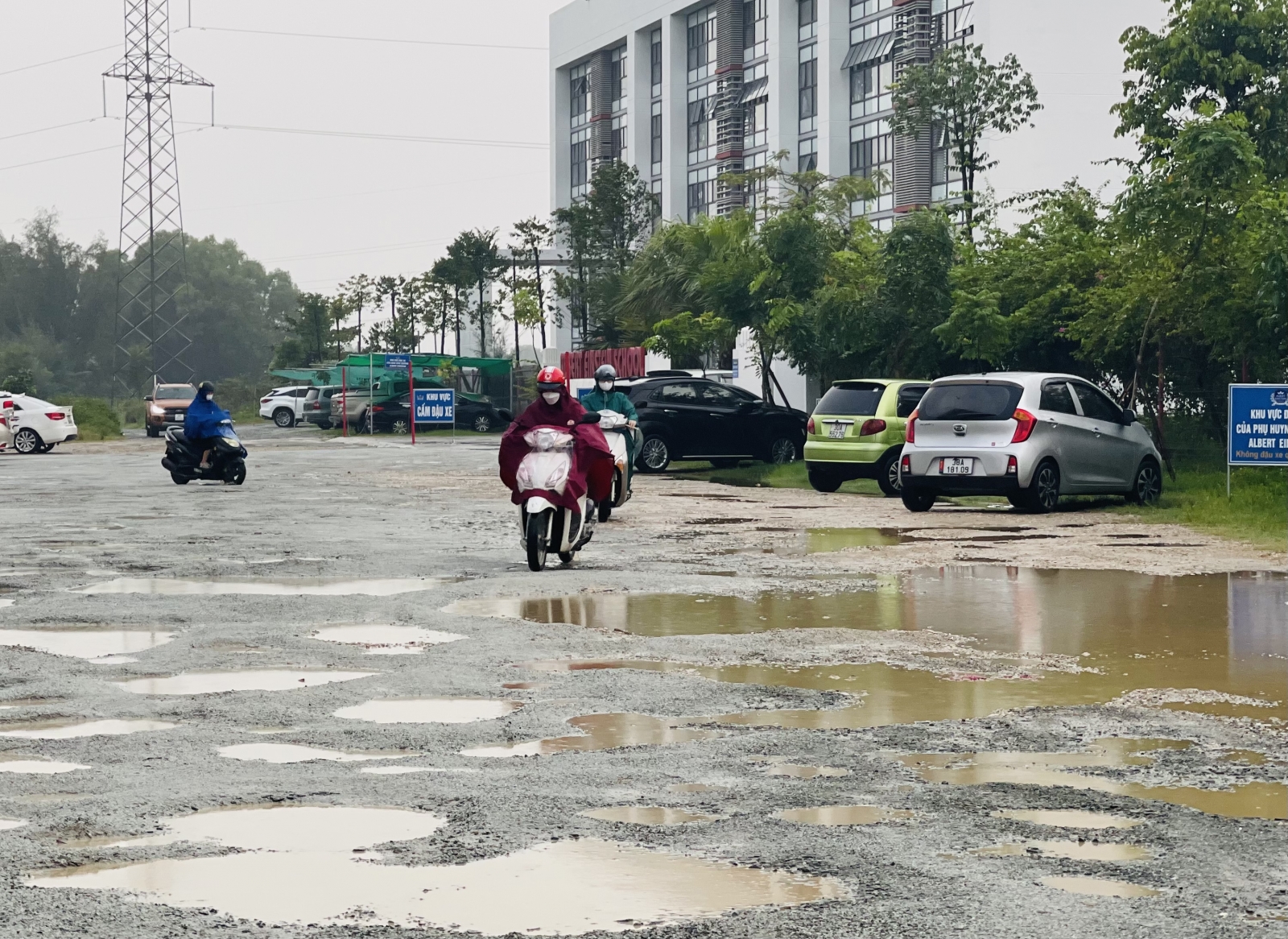 Cận cảnh con đường "cạm bẫy" ngay trung tâm TP Hà Tĩnh
