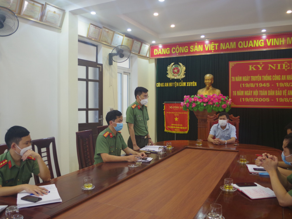 Đại tá Đặng Hoài Sơn - Phó Giám đốc chỉ đạo công tác phòng, chống dịch, đảm bảo ANTT tại Cẩm Xuyên và Thành phố Hà Tĩnh