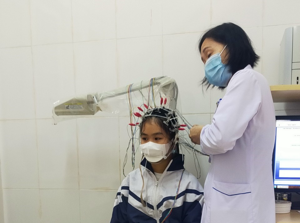 Hà Tĩnh: Xôn xao clip nữ sinh bị hành hung chảy máu mũi