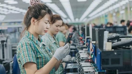 Ngành công nghiệp chế biến, chế tạo tiếp tục đóng vai trò động lực dẫn dắt tăng trưởng của nền kinh tế với mức tăng 7,79% trong 3 tháng đầu năm 2022, đóng góp 2,05 điểm phần trăm tăng trưởng GDP. (Nguồn: Samsung)
