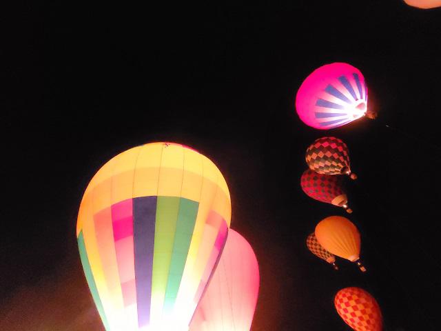 Khinh khí cầu được treo ở độ cao từ 20 đến 40 mét giúp người dân dễ quan sát, chiêm ngưỡng