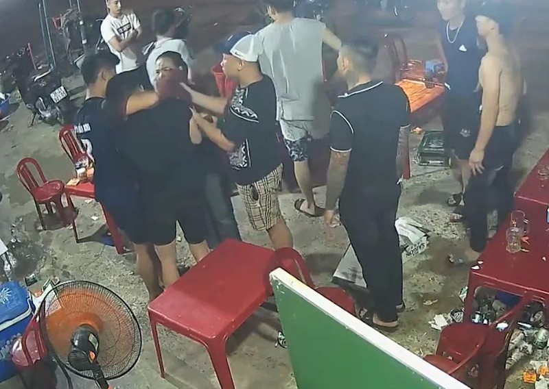Mâu thuẫn trên bàn nhậu, nam thanh niên bị đánh trọng thương