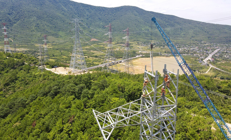 Đường dây 500kV mạch 3 trước ngày về đích
