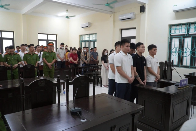 Hoãn phiên xét xử 5 cựu cầu thủ của CLB bóng đá Hồng Lĩnh Hà Tĩnh về tội sử dụng ma tuý