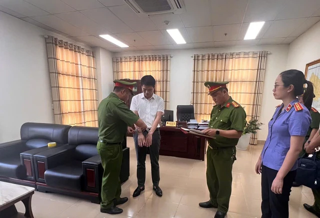 Một phó giám đốc sở bị bắt vì nhận hối lộ