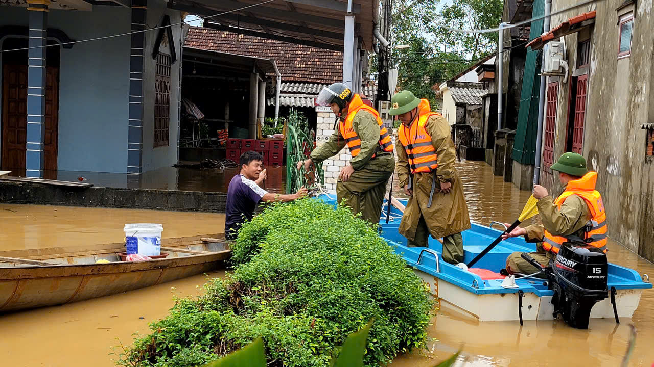 Quảng Bình: Hơn 28.000 ngôi nhà bị chìm ngập trong nước lũ và 1 người dân mất tích