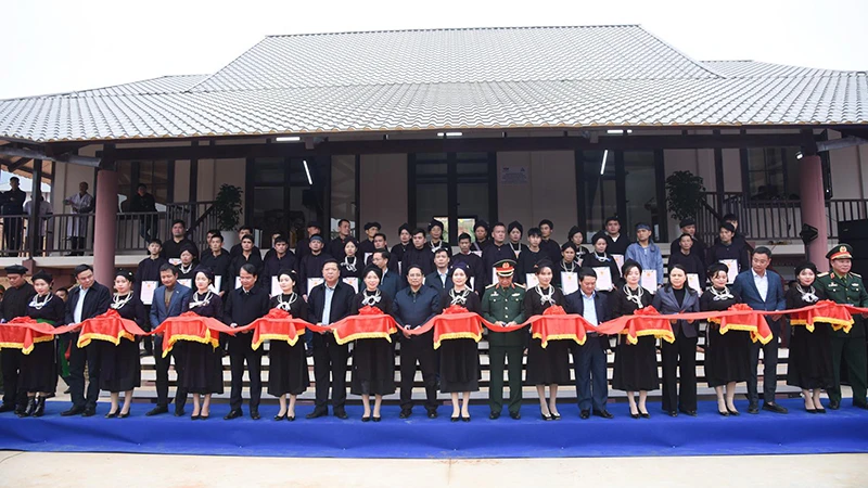 Thủ tướng Phạm Minh Chính dự khánh thành dự án tái thiết 3 khu dân cư Làng Nủ, Nậm Tông và Kho Vàng
