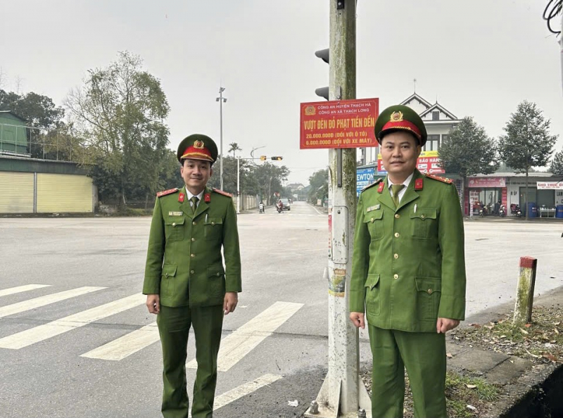 Hà Tĩnh: Lắp đặt biển tuyên truyền nhằm nâng cao ý thức chấp hành TTATGT