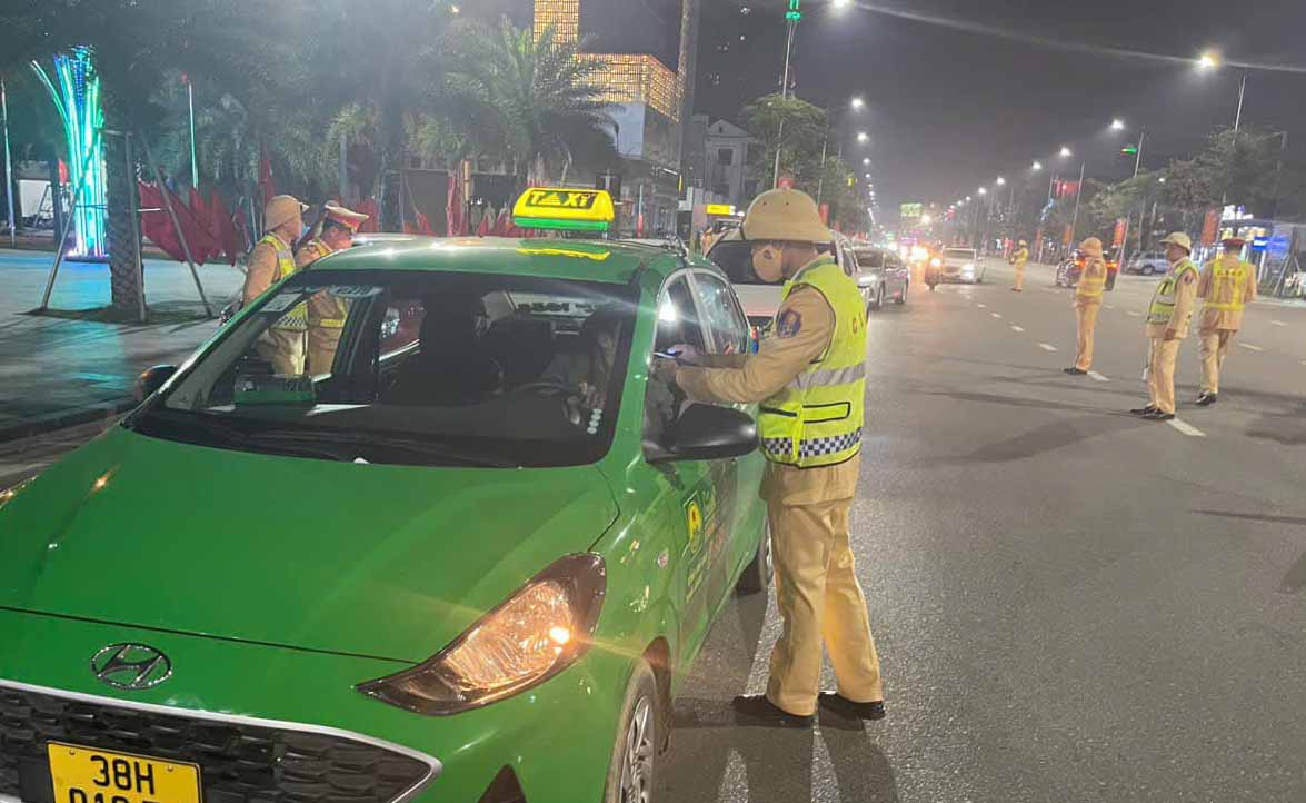 Tăng cường kiểm tra nồng độ cồn, ít người vi phạm