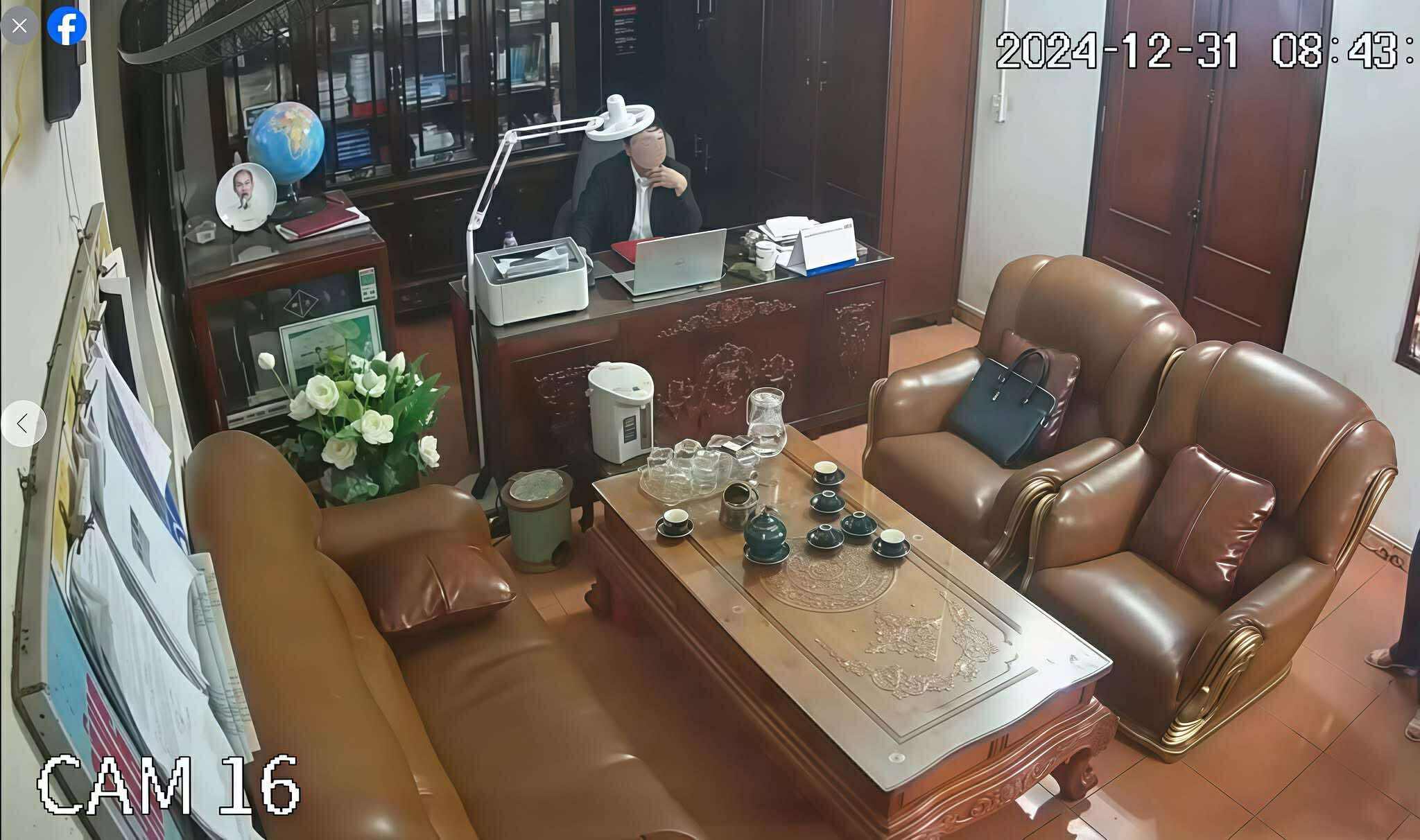 Sở GD-ĐT Ninh Bình vào cuộc vụ clip lãnh đạo trường THPT "thân mật" với nhiều phụ nữ