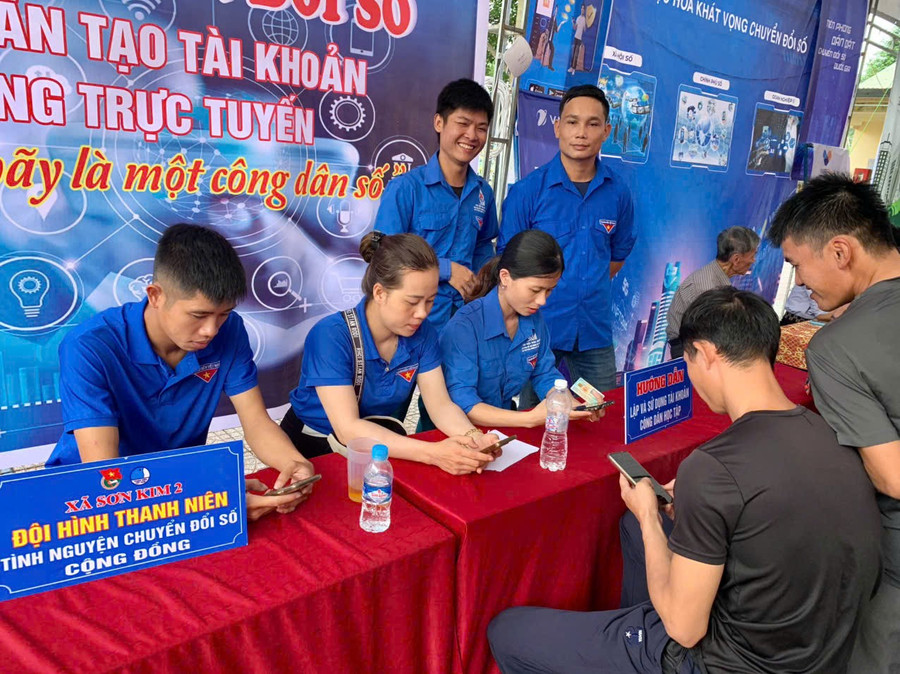 Tuổi trẻ Hà Tĩnh góp phần nâng cao kỹ năng số cho người dân