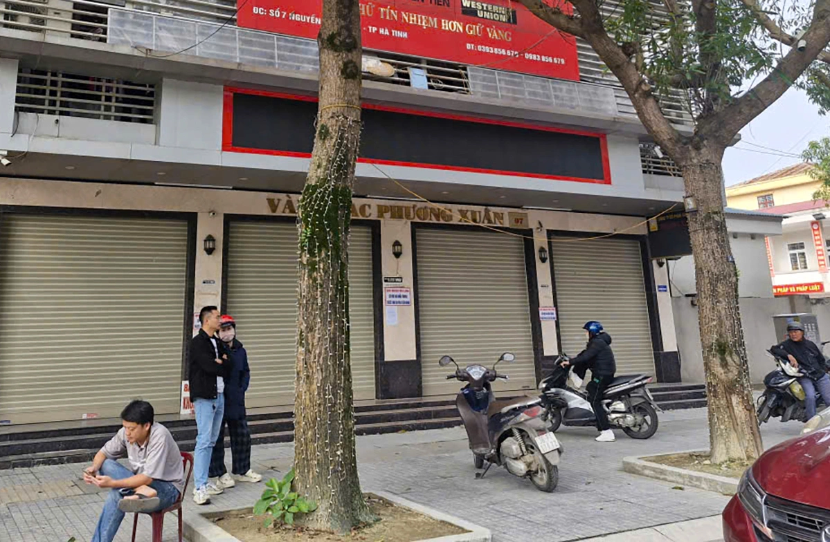 Nhiều cơ sở thuộc tiệm vàng lớn ở Hà Tĩnh bất ngờ đóng cửa