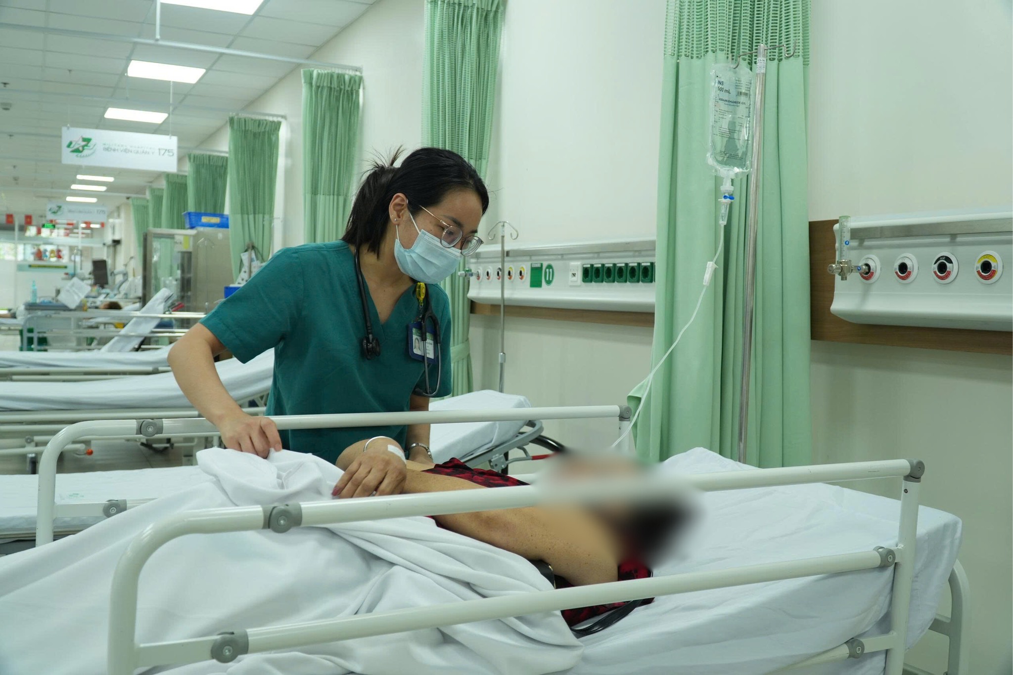 Bệnh nhân nhập viện có biểu hiện chung đau bụng, nôn ói, tiêu chảy nhiều lần