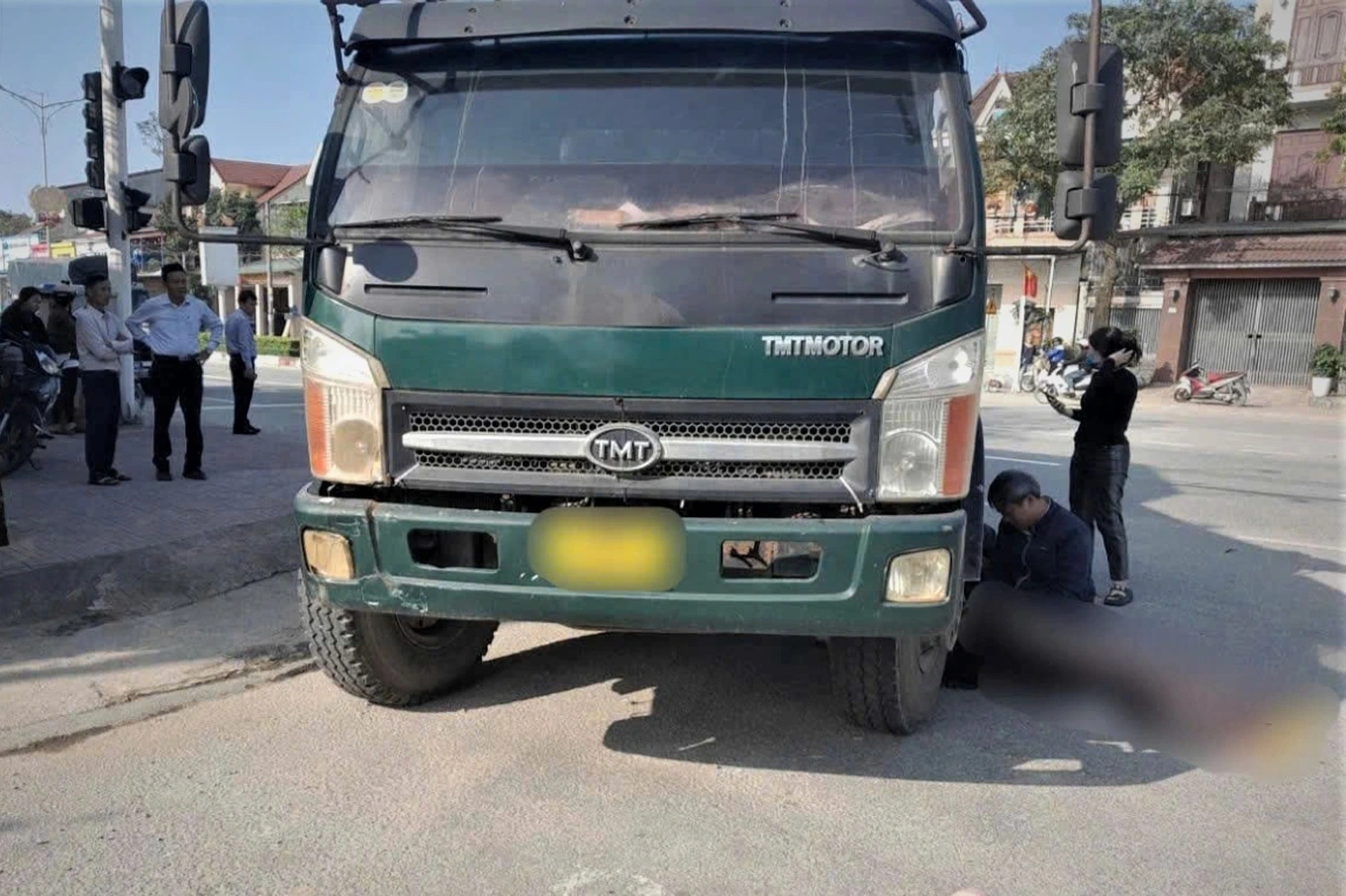 Gặp tai nạn tại ngã tư hỏng đèn, một phụ nữ tử vong