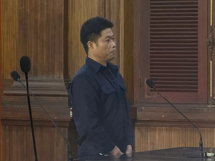 Mẹ ruột "phê" ma túy, chồng hờ xâm hại con gái