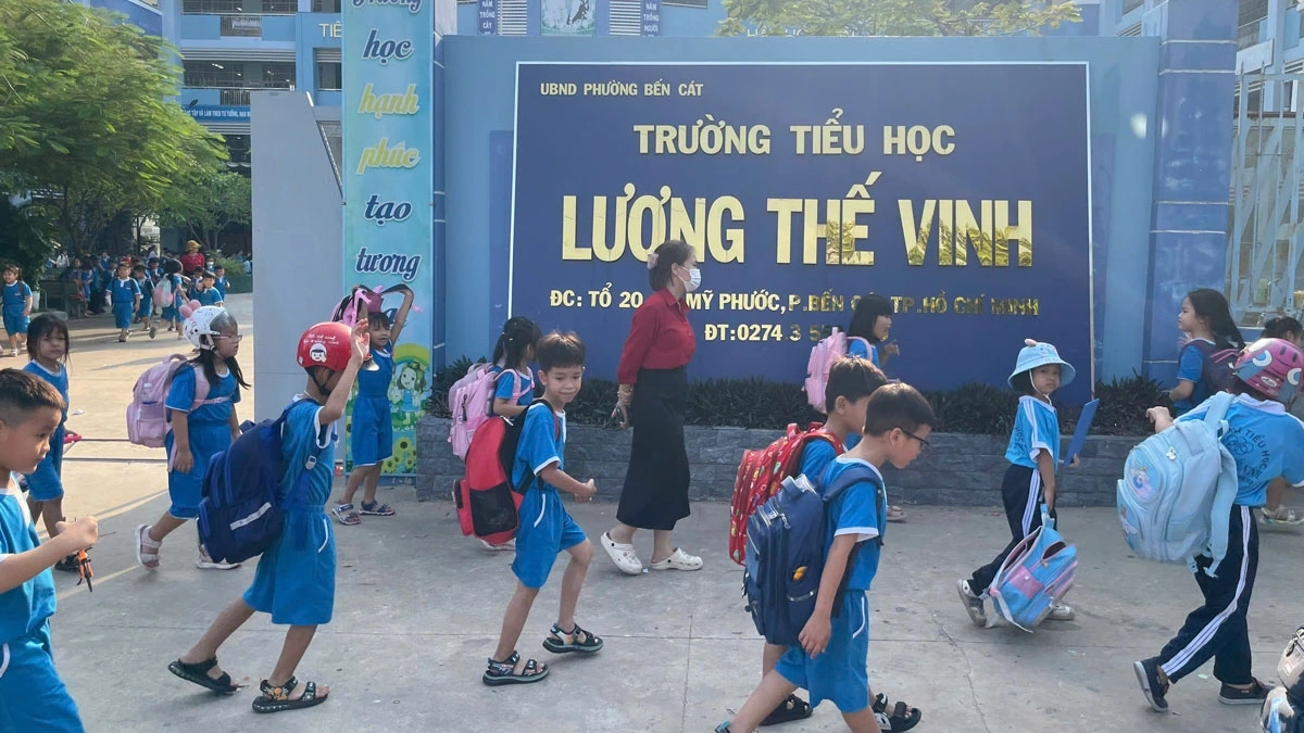 Sự thật vụ video "học sinh không ăn bán trú bị đuổi ra đứng nắng" ở TP.HCM
