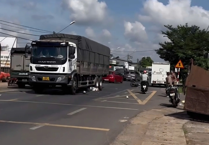 Nữ sinh lớp 9 tử vong thương tâm dưới bánh xe tải