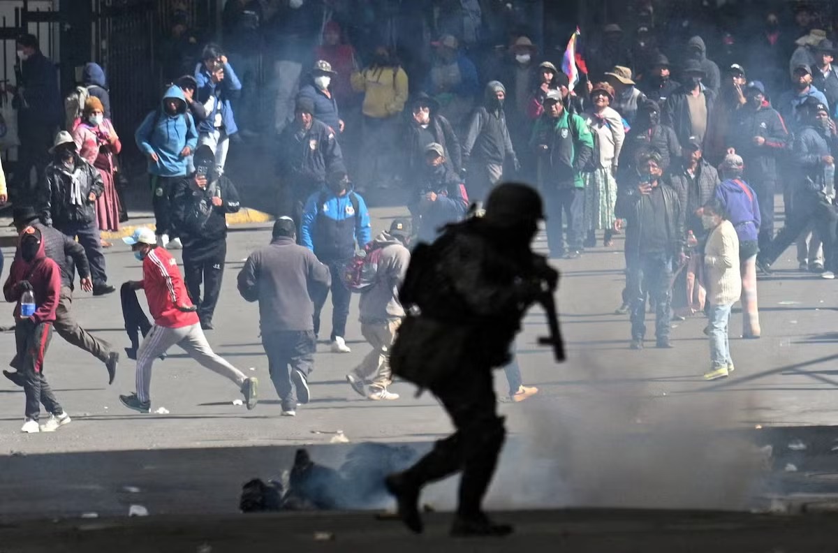 Bolivia ban bố tình trạng khẩn cấp sau 50 ngày bạo loạn đẫm máu