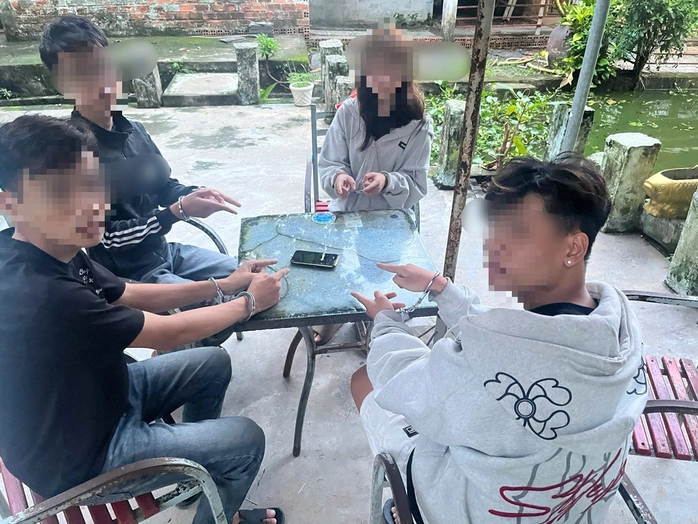 Giả mua iPhone 12 Pro Max rồi cướp giật, nhóm người bị bắt sau hơn 1 giờ